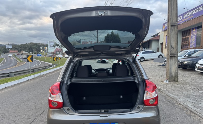 ETIOS 1.3 X 16V FLEX 4P MANUAL - 2017 - DOIS IRMãOS