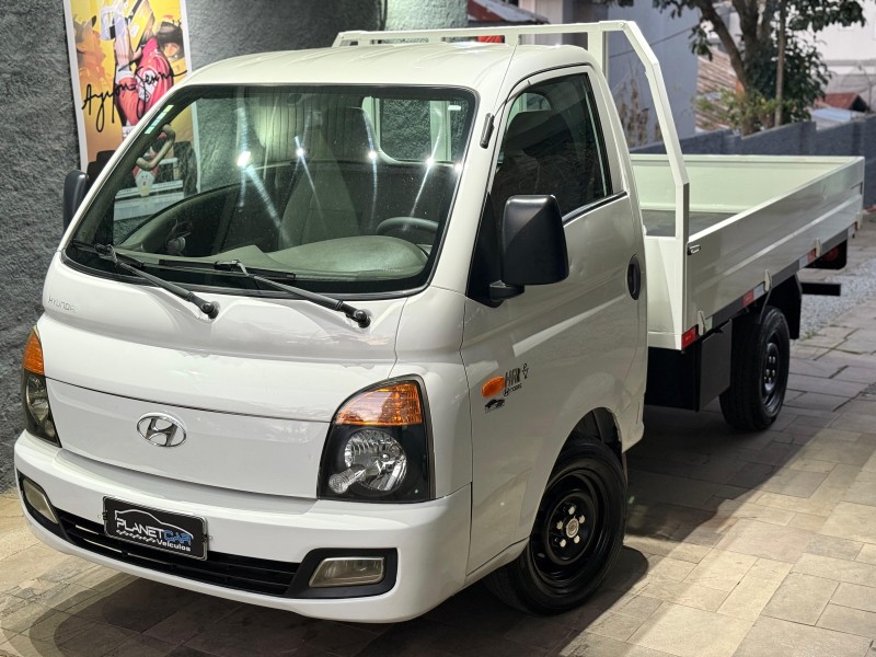hr 2.5 longo com cacamba 4x2 16v 130cv turbo intercooler diesel 2p manual 2014 farroupilha