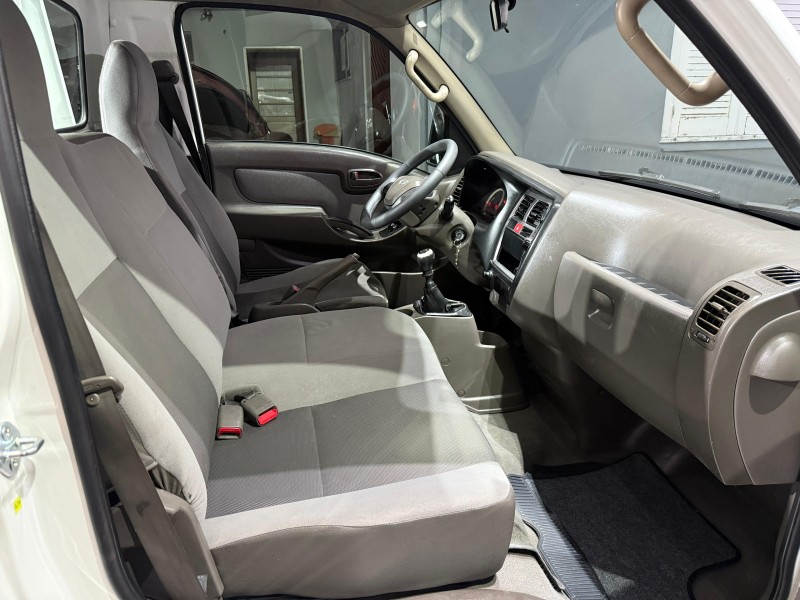 HR 2.5 LONGO COM CAÇAMBA 4X2 16V 130CV TURBO INTERCOOLER DIESEL 2P MANUAL - 2014 - FARROUPILHA