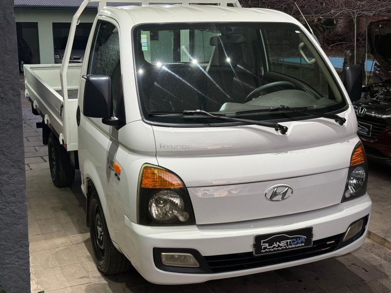 HR 2.5 LONGO COM CAÇAMBA 4X2 16V 130CV TURBO INTERCOOLER DIESEL 2P MANUAL - 2014 - FARROUPILHA