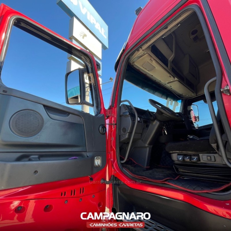FH 460 6X2 - 2013 - VACARIA