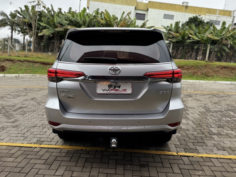 HILUX SW4 2.8 SRX 4X4 7 LUGARES 16V TURBO INTERCOOLER DIESEL 4P AUTOMÁTICO - 2016 - FELIZ