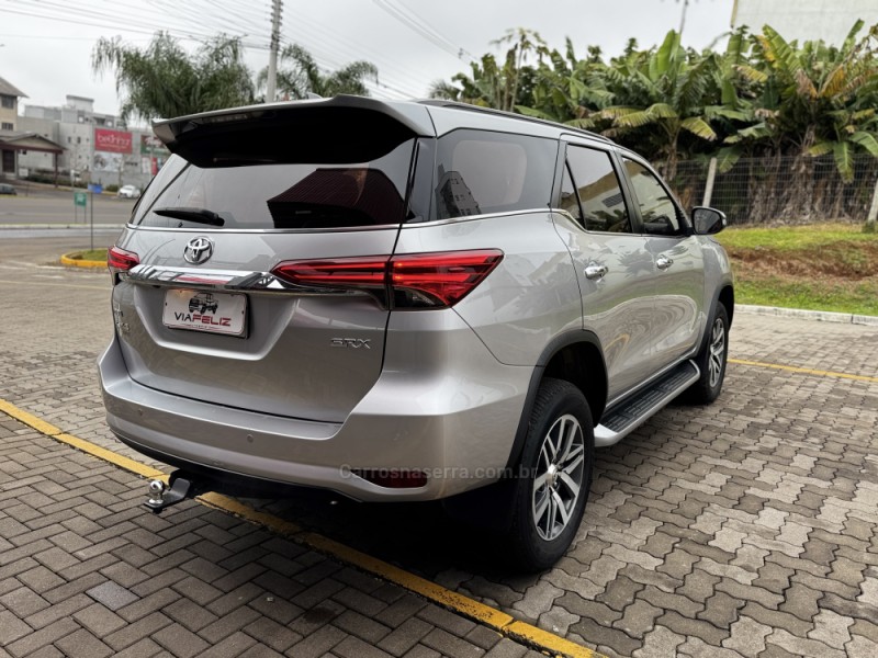 HILUX SW4 2.8 SRX 4X4 7 LUGARES 16V TURBO INTERCOOLER DIESEL 4P AUTOMÁTICO - 2016 - FELIZ