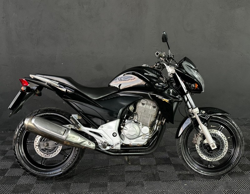CB 300R ABS - 2015 - CAXIAS DO SUL
