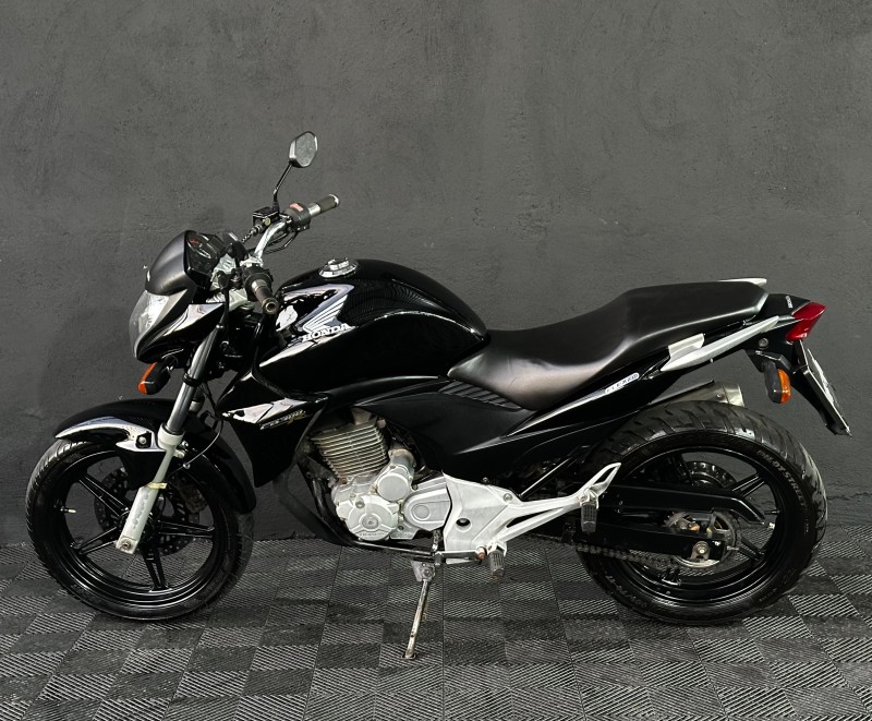 CB 300R ABS - 2015 - CAXIAS DO SUL