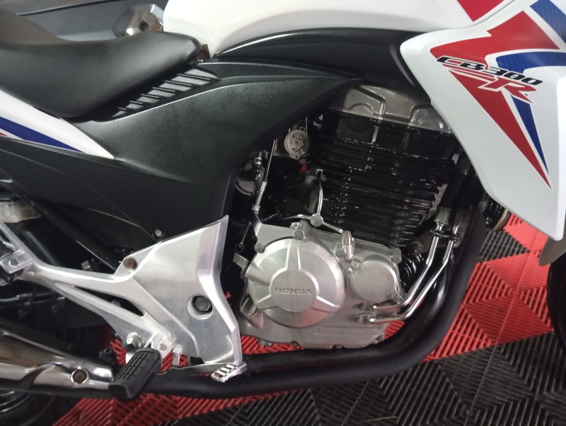 CB 300R ABS - 2015 - CAXIAS DO SUL