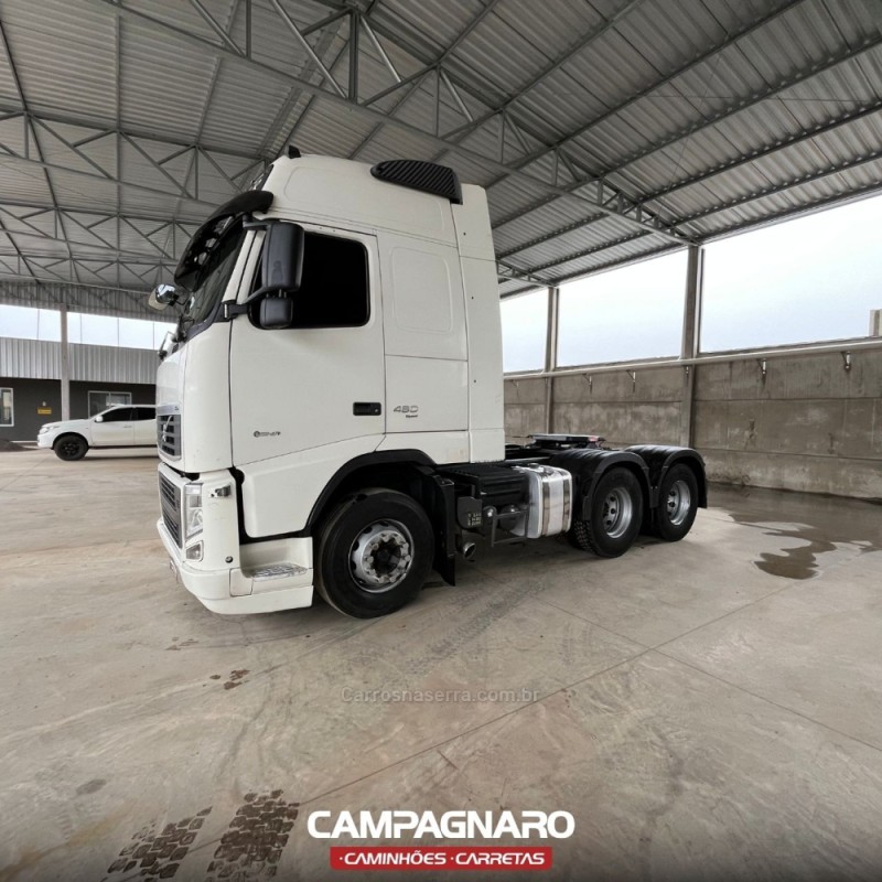 FH 460 GLOBETROTTER 6X2 - 2014 - VACARIA