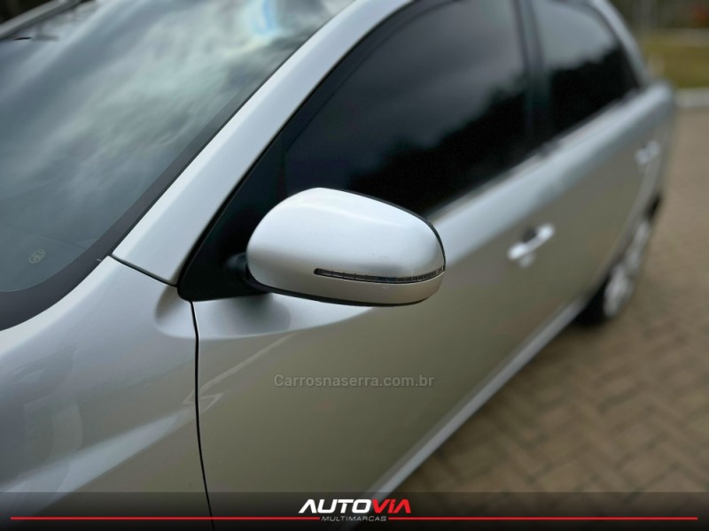 CERATO 1.6 EX3 SEDAN 16V GASOLINA 4P AUTOMÁTICO - 2012 - SAPIRANGA