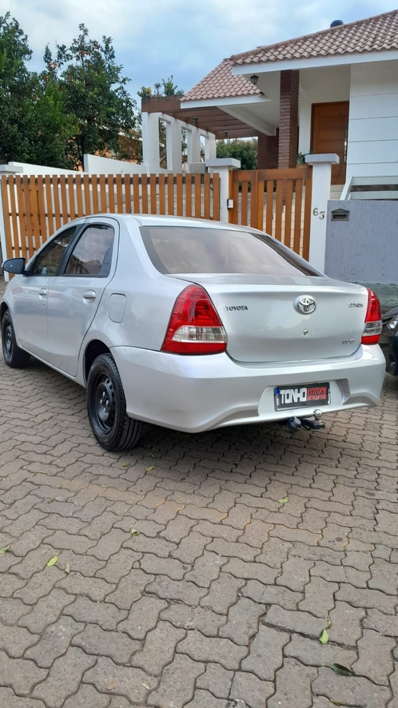 ETIOS 1.5 XS 16V FLEX 4P MANUAL - 2018 - ESTRELA