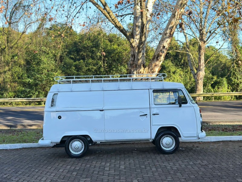 KOMBI 1.4 MI FURGÃO 8V FLEX 3P MANUAL - 2014 - DOIS IRMãOS