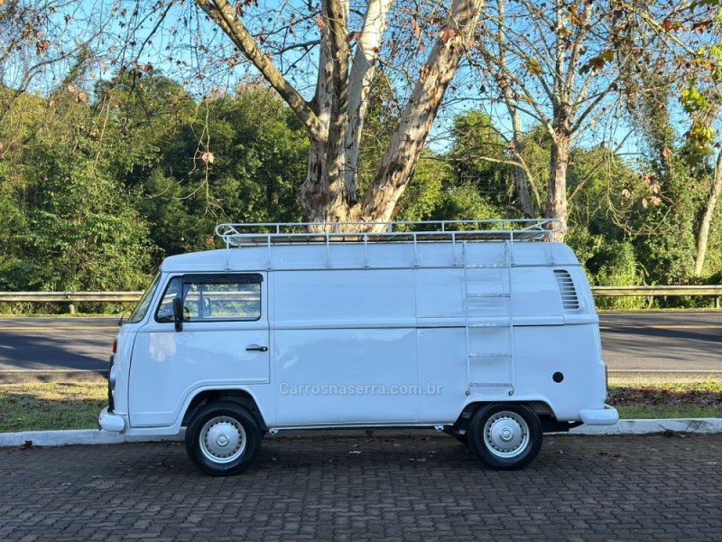 KOMBI 1.4 MI FURGÃO 8V FLEX 3P MANUAL - 2014 - DOIS IRMãOS