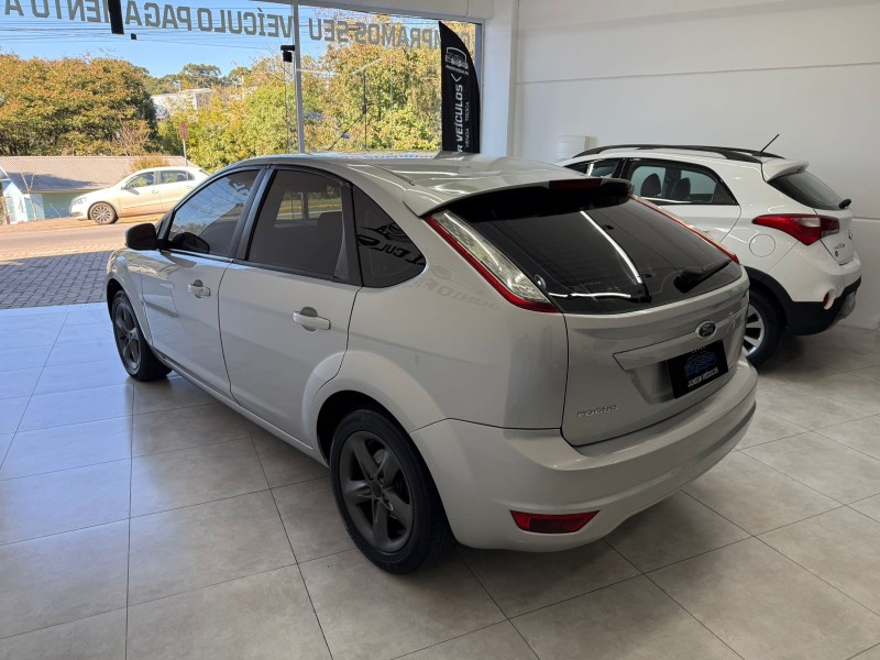 FOCUS 1.6 GLX 16V FLEX 4P MANUAL - 2011 - BENTO GONçALVES