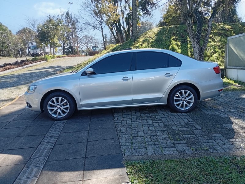 JETTA 2.0 COMFORTLINE FLEX 4P TIPTRONIC - 2013 - FARROUPILHA