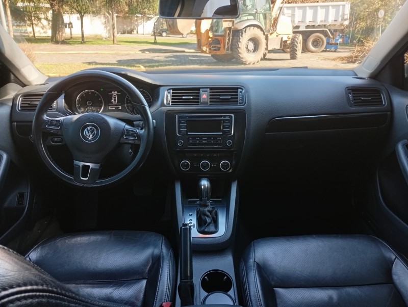 JETTA 2.0 COMFORTLINE FLEX 4P TIPTRONIC - 2013 - FARROUPILHA