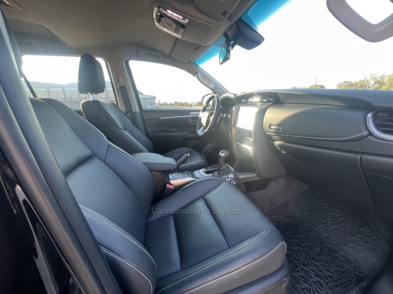 HILUX SW4 2.8 4X4 SRX PLATINUM TURBO DIESEL 4P AUTOMÁTICO - 2025 - ANTôNIO PRADO