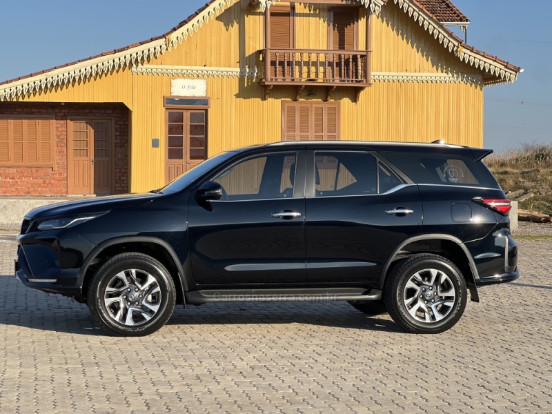 HILUX SW4 2.8 4X4 SRX PLATINUM TURBO DIESEL 4P AUTOMÁTICO - 2025 - ANTôNIO PRADO