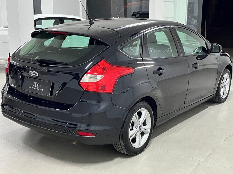 FOCUS 1.6 SE PLUS 16V FLEX 4P MANUAL - 2014 - BENTO GONçALVES