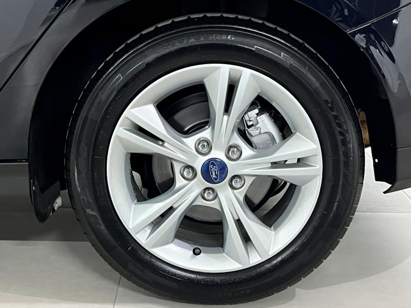 FOCUS 1.6 SE PLUS 16V FLEX 4P MANUAL - 2014 - BENTO GONçALVES
