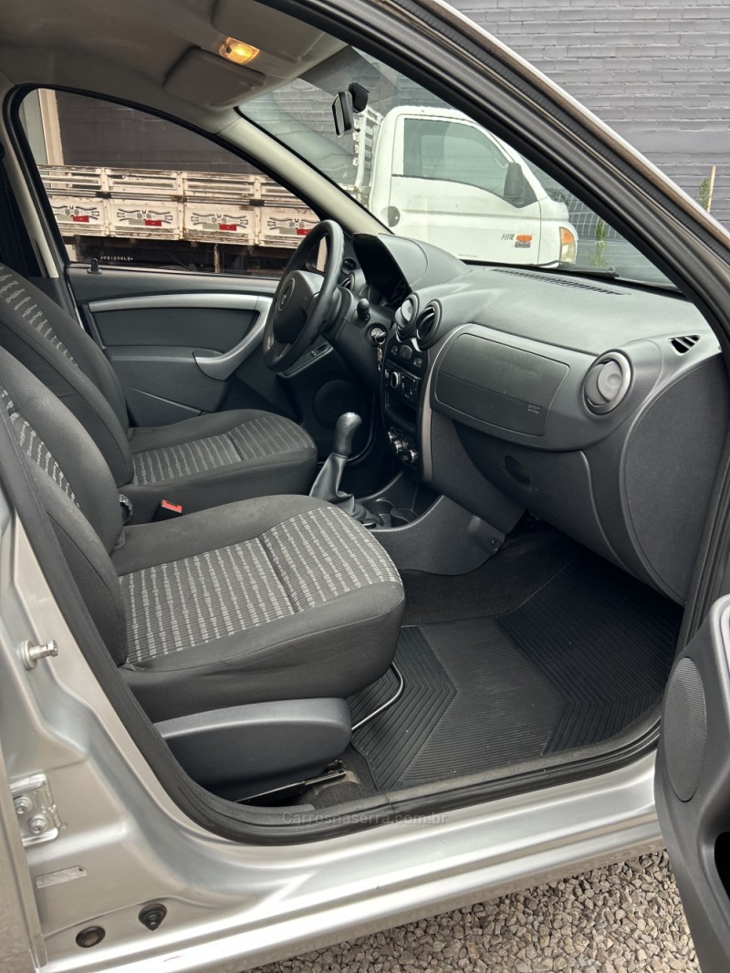 SANDERO 1.0 AUTHENTIQUE 8V FLEX 4P MANUAL - 2014 - CARAZINHO