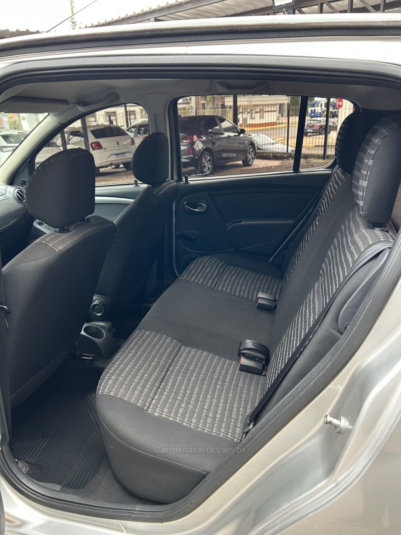 SANDERO 1.0 AUTHENTIQUE 8V FLEX 4P MANUAL - 2014 - CARAZINHO