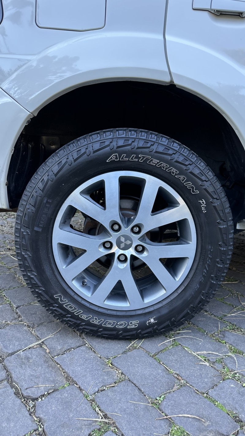 PAJERO TR4 2.0 4X4 16V 140CV FLEX 4P AUTOMÁTICO - 2010 - CAXIAS DO SUL