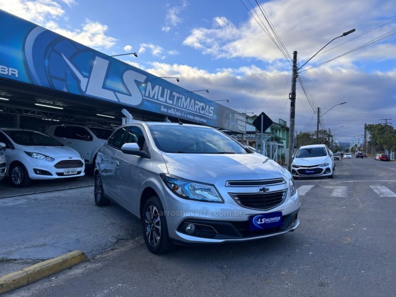 ONIX 1.4 MPFI LTZ 8V FLEX 4P MANUAL - 2013 - VENâNCIO AIRES