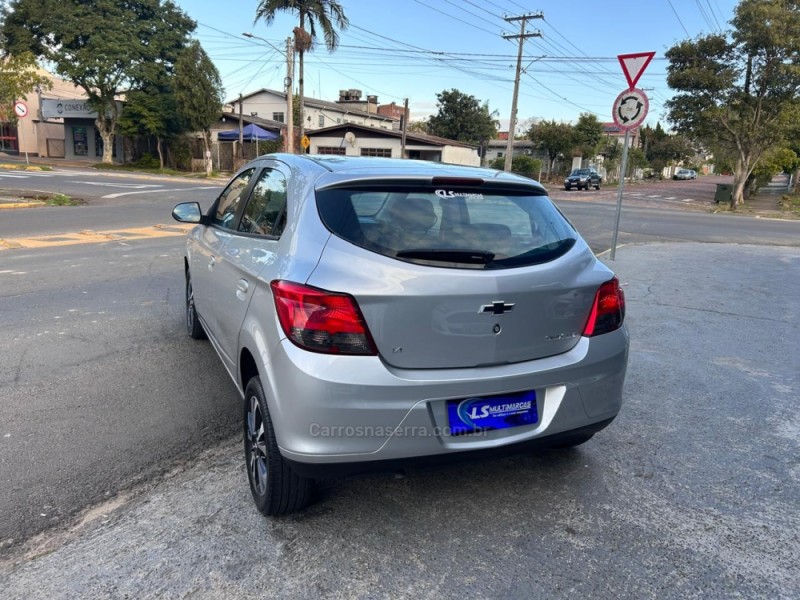 ONIX 1.4 MPFI LTZ 8V FLEX 4P MANUAL - 2013 - VENâNCIO AIRES