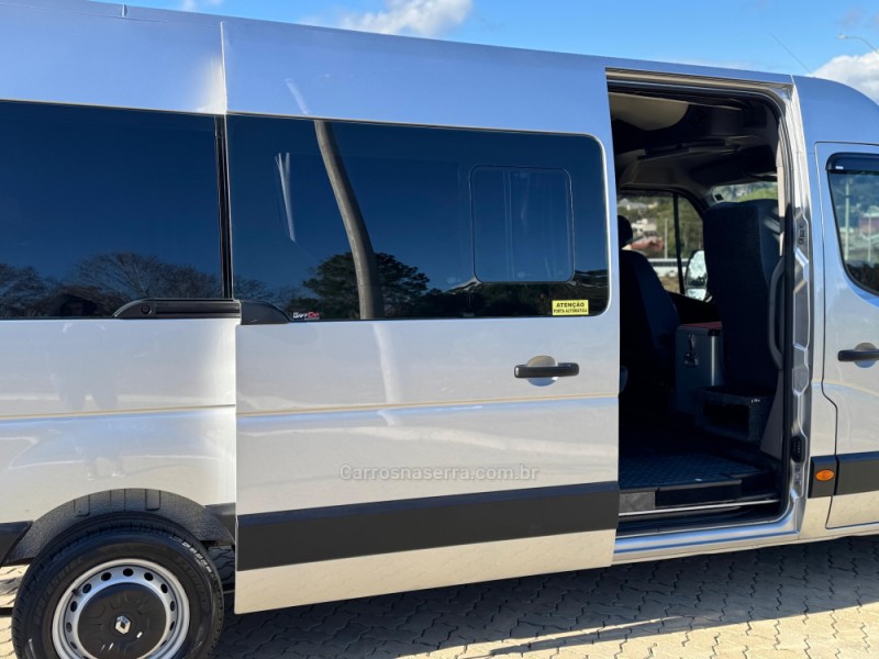 MASTER 2.3 DCI MINIBUS EXECUTIVE L3H2 16 LUGARES 16V DIESEL 4P MANUAL - 2016 - DOIS IRMãOS