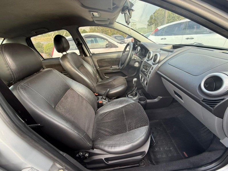 FIESTA 1.6 MPI SEDAN 8V FLEX 4P MANUAL - 2009 - FARROUPILHA