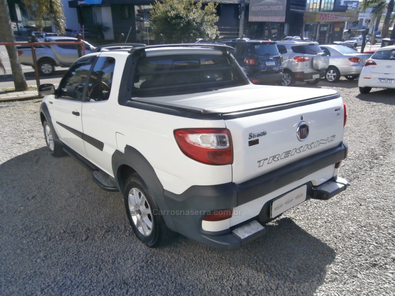 STRADA 1.6 MPI TREKKING CD 16V FLEX 3P MANUAL - 2014 - FARROUPILHA