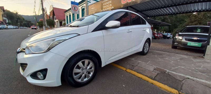 HB20S 1.6 COMFORT PLUS 16V FLEX 4P MANUAL - 2015 - PICADA CAFé