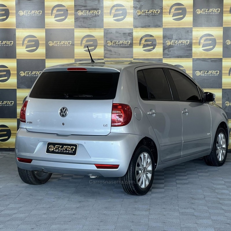 FOX 1.6 MI ITREND 8V FLEX 4P MANUAL - 2012 - PORTãO