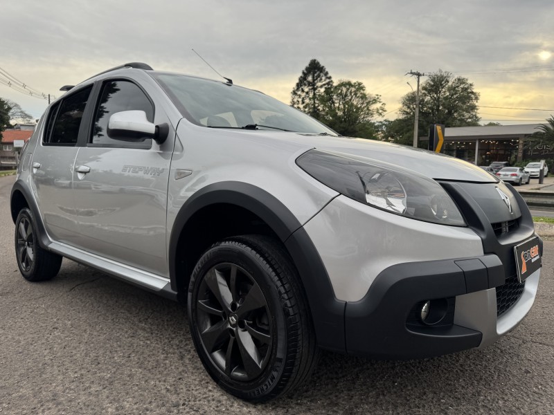 SANDERO 1.6 STEPWAY 8V FLEX 4P MANUAL - 2014 - DOIS IRMãOS