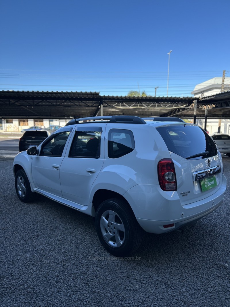 DUSTER 1.6 DYNAMIQUE 4X2 16V FLEX 4P MANUAL - 2013 - CARAZINHO