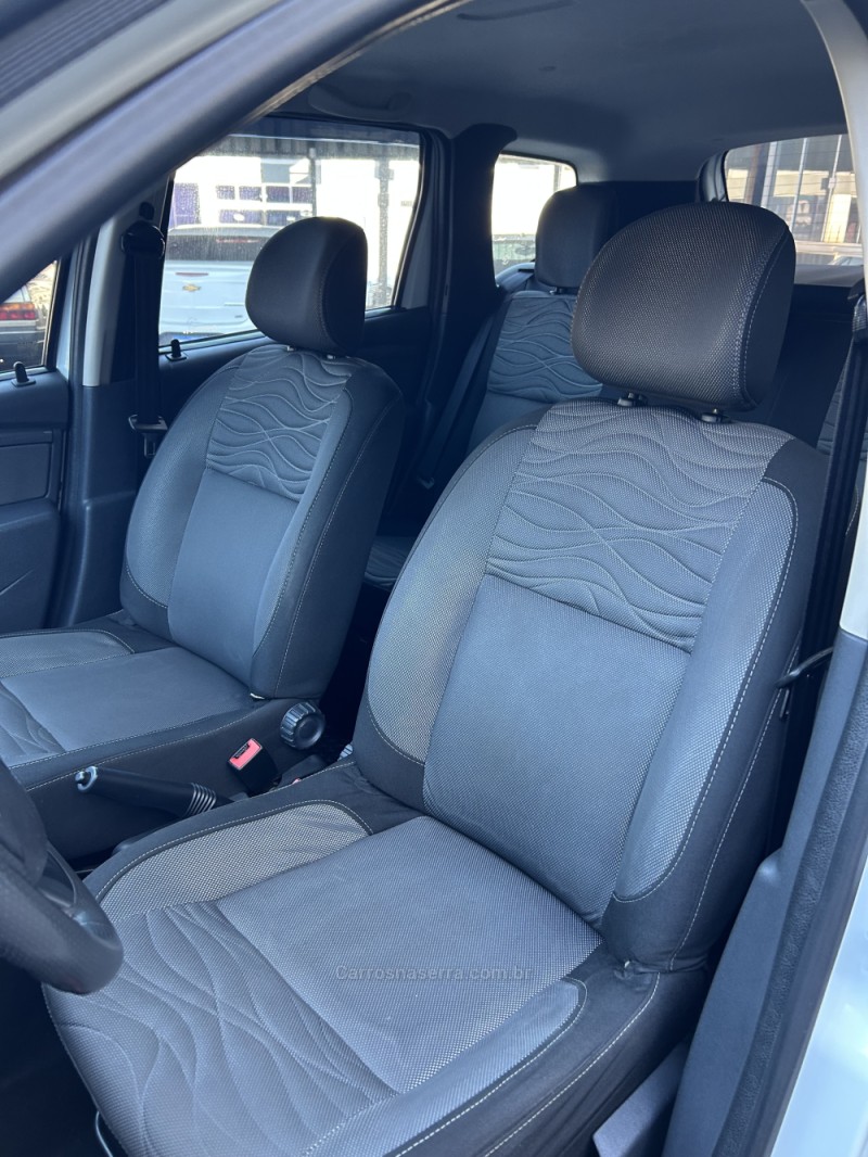 DUSTER 1.6 DYNAMIQUE 4X2 16V FLEX 4P MANUAL - 2013 - CARAZINHO