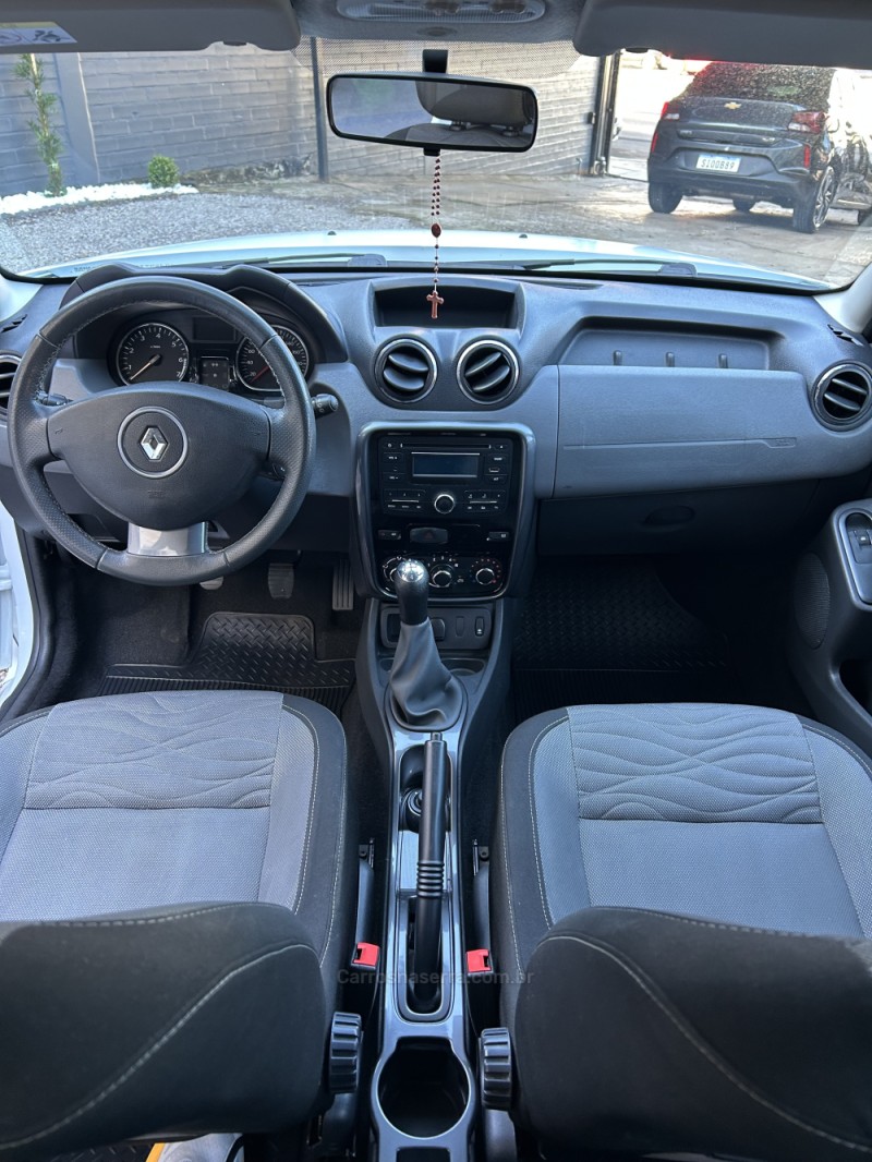 DUSTER 1.6 DYNAMIQUE 4X2 16V FLEX 4P MANUAL - 2013 - CARAZINHO