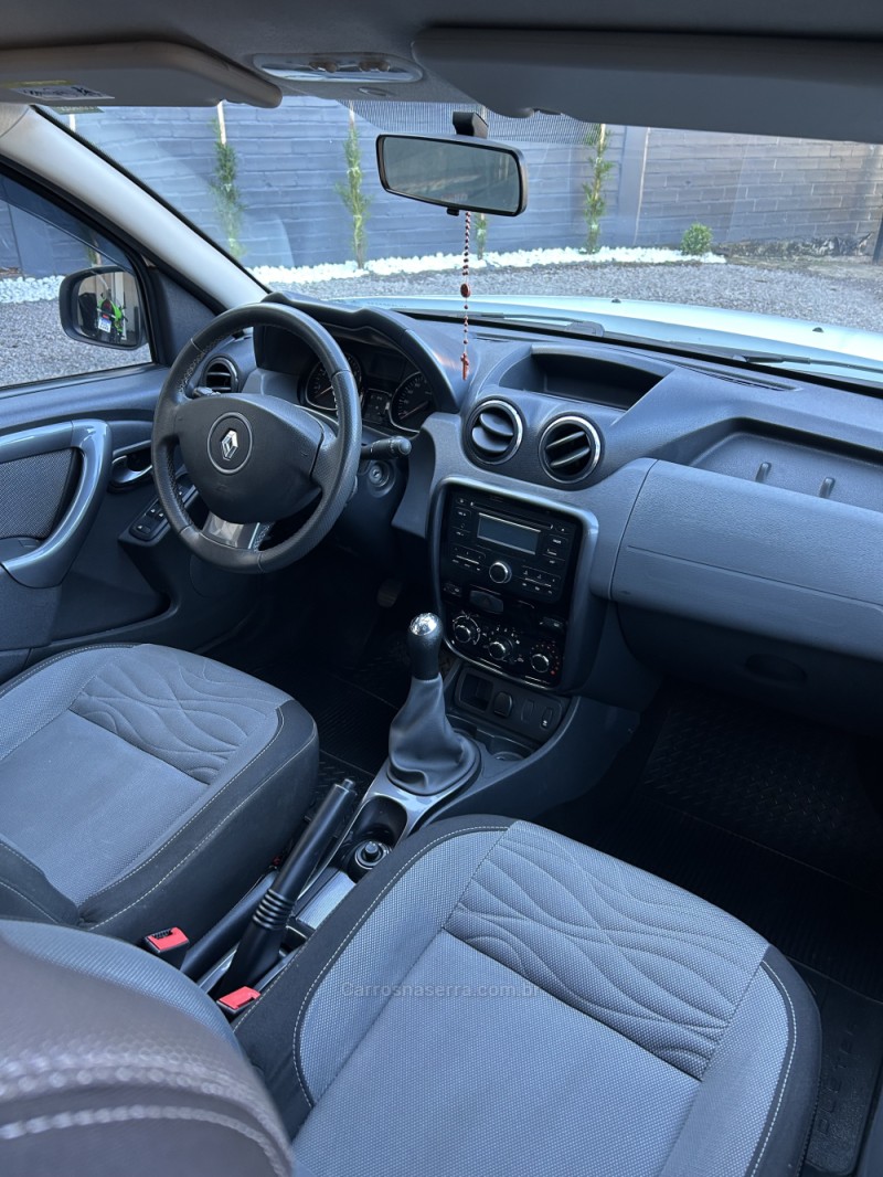 DUSTER 1.6 DYNAMIQUE 4X2 16V FLEX 4P MANUAL - 2013 - CARAZINHO