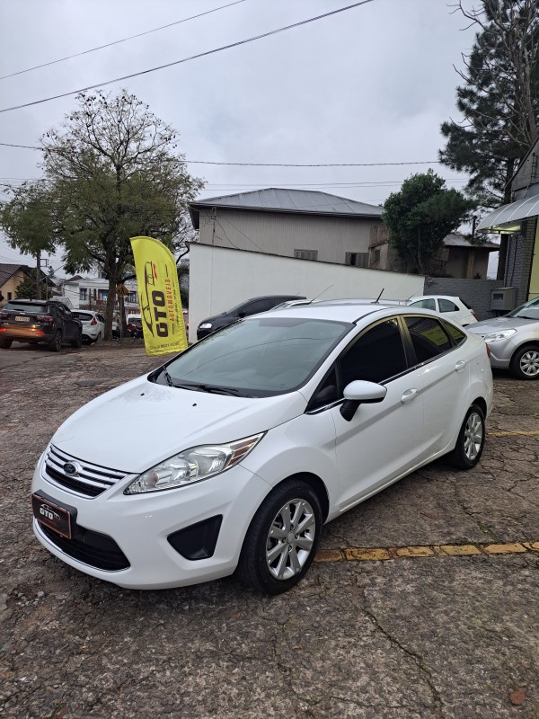 FIESTA 1.6 ROCAM SE SEDAN 8V FLEX 4P MANUAL