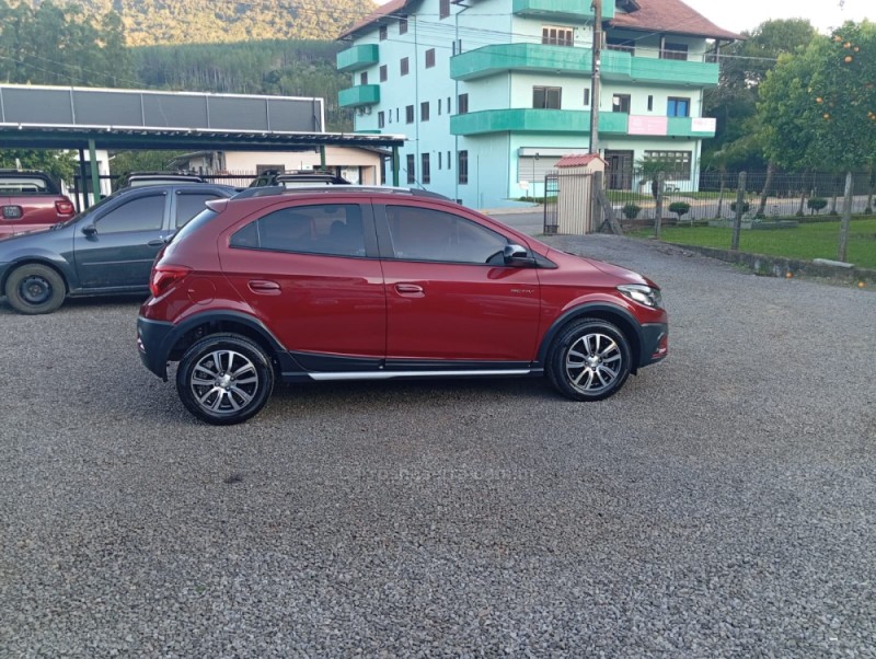 ONIX 1.4 MPFI ACTIV 8V FLEX 4P MANUAL - 2017 - PICADA CAFé