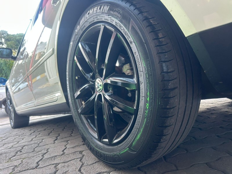 GOLF 1.6 MI SPORTLINE 8V FLEX 4P MANUAL - 2011 - TRêS COROAS