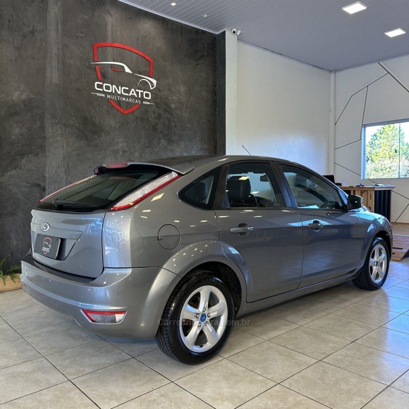 FOCUS 2.0 FC 16V GASOLINA 4P MANUAL - 2013 - FARROUPILHA