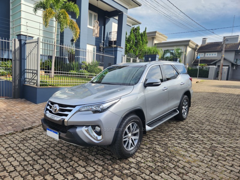 HILUX SW4 2.8 SRX 4X4 7 LUGARES 16V TURBO INTERCOOLER DIESEL 4P AUTOMÁTICO - 2016 - MONTENEGRO
