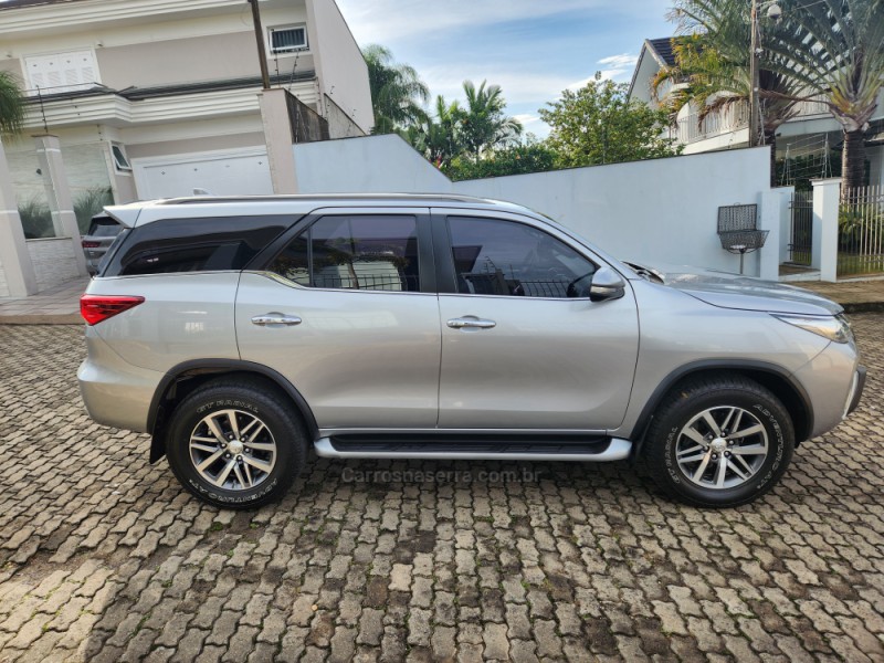 HILUX SW4 2.8 SRX 4X4 7 LUGARES 16V TURBO INTERCOOLER DIESEL 4P AUTOMÁTICO - 2016 - MONTENEGRO