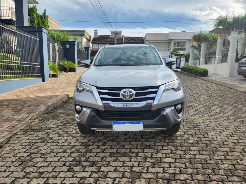 HILUX SW4 2.8 SRX 4X4 7 LUGARES 16V TURBO INTERCOOLER DIESEL 4P AUTOMÁTICO - 2016 - MONTENEGRO