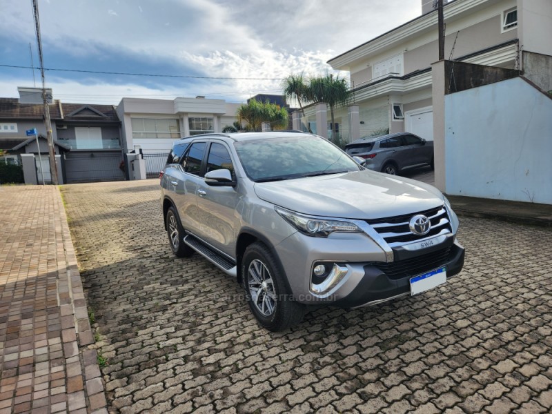 HILUX SW4 2.8 SRX 4X4 7 LUGARES 16V TURBO INTERCOOLER DIESEL 4P AUTOMÁTICO - 2016 - MONTENEGRO