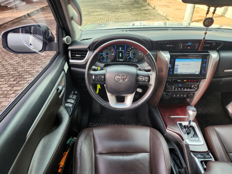 HILUX SW4 2.8 SRX 4X4 7 LUGARES 16V TURBO INTERCOOLER DIESEL 4P AUTOMÁTICO - 2016 - MONTENEGRO