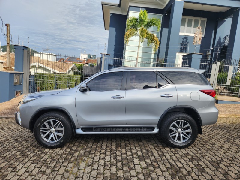 HILUX SW4 2.8 SRX 4X4 7 LUGARES 16V TURBO INTERCOOLER DIESEL 4P AUTOMÁTICO - 2016 - MONTENEGRO
