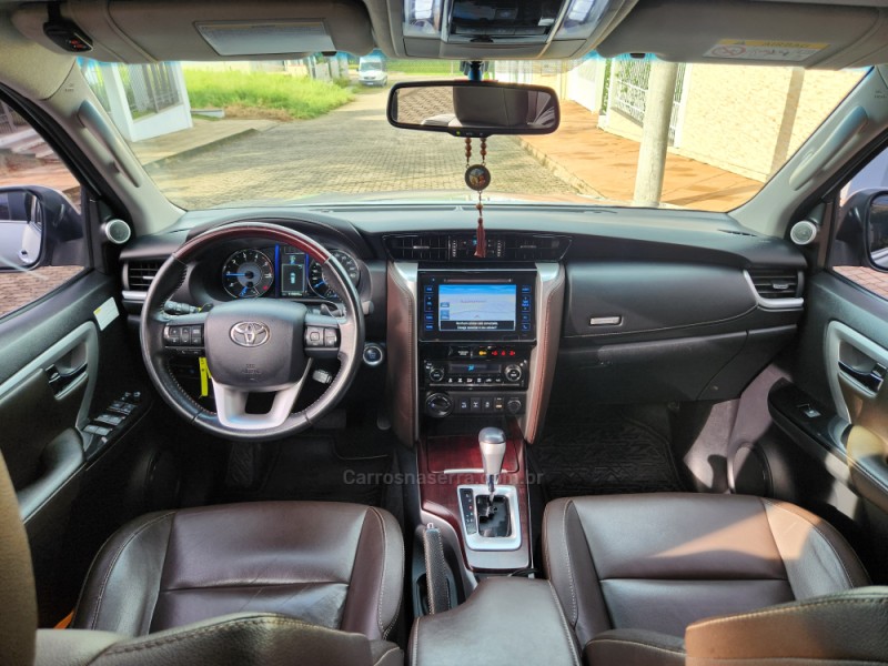 HILUX SW4 2.8 SRX 4X4 7 LUGARES 16V TURBO INTERCOOLER DIESEL 4P AUTOMÁTICO - 2016 - MONTENEGRO