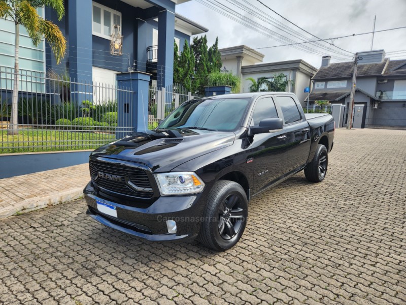 CLASSIC 5.7 V8 GASOLINA LARAMIE NIGHT EDITION CD 4X4 AUTOMÁTICO - 2022 - MONTENEGRO