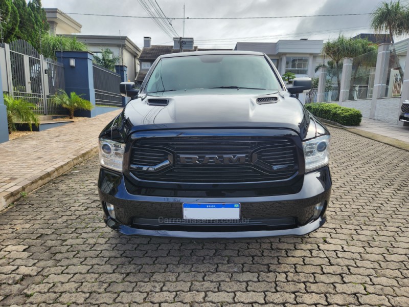 CLASSIC 5.7 V8 GASOLINA LARAMIE NIGHT EDITION CD 4X4 AUTOMÁTICO - 2022 - MONTENEGRO